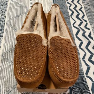 NWT Koolaburra by UGG Lezly Perf Slipper